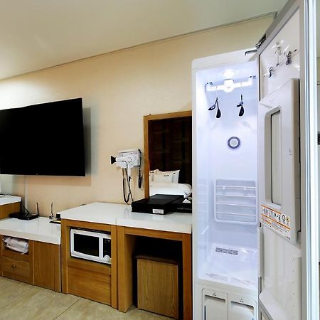 White Tourist Hotel Jeonju Extérieur photo