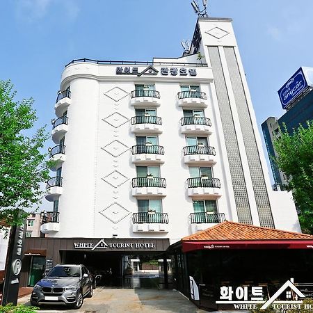 White Tourist Hotel Jeonju Extérieur photo
