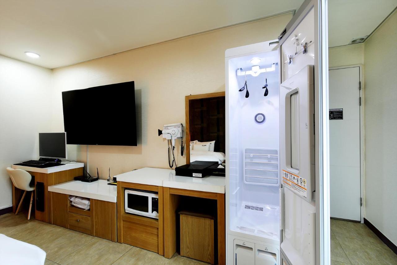 White Tourist Hotel Jeonju Extérieur photo