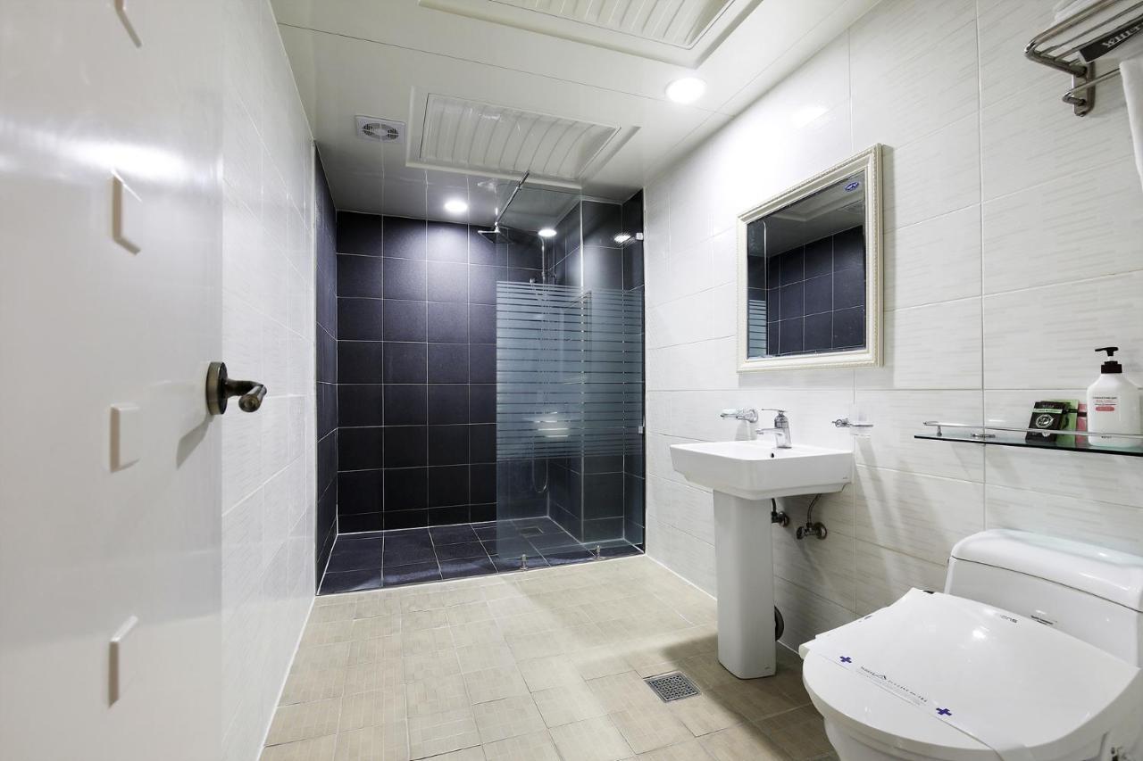White Tourist Hotel Jeonju Extérieur photo