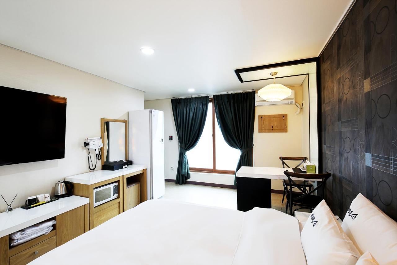 White Tourist Hotel Jeonju Extérieur photo