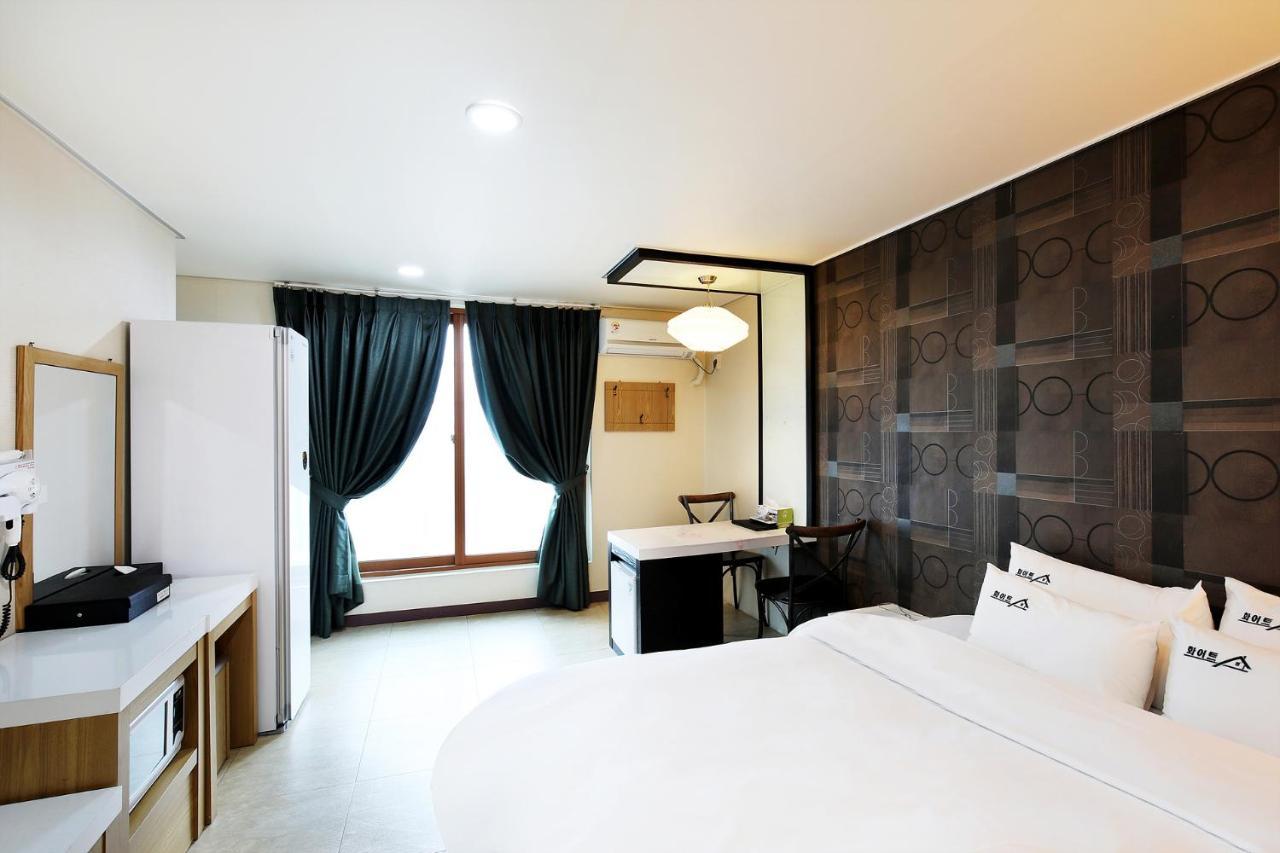 White Tourist Hotel Jeonju Extérieur photo