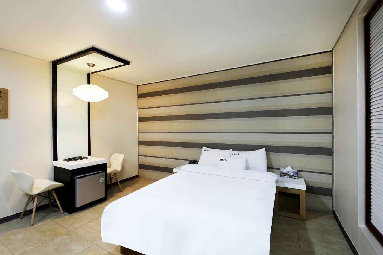 White Tourist Hotel Jeonju Extérieur photo