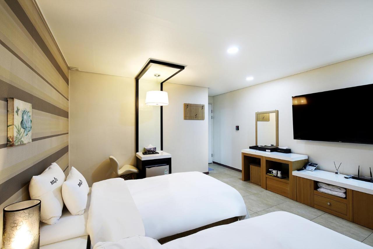 White Tourist Hotel Jeonju Extérieur photo