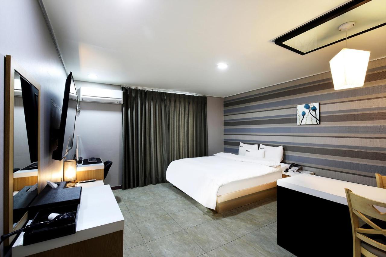 White Tourist Hotel Jeonju Extérieur photo