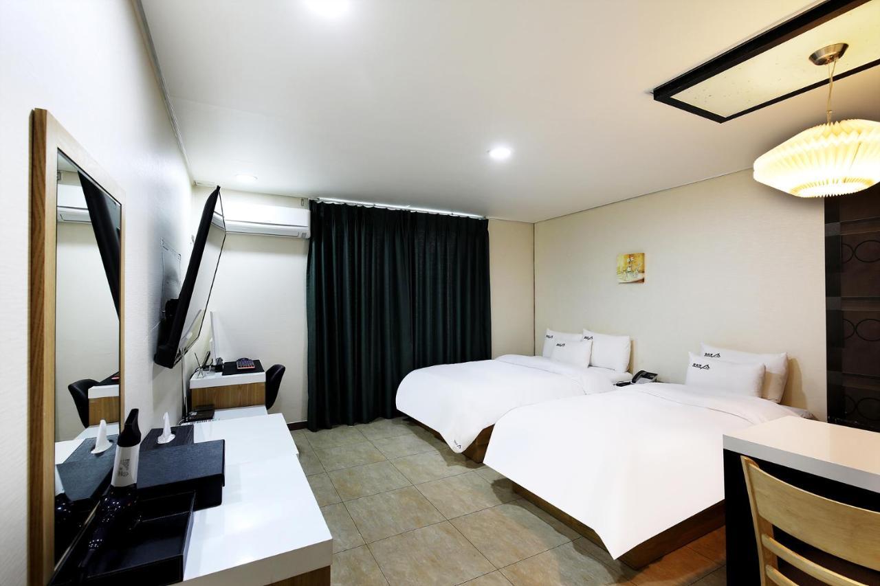 White Tourist Hotel Jeonju Extérieur photo