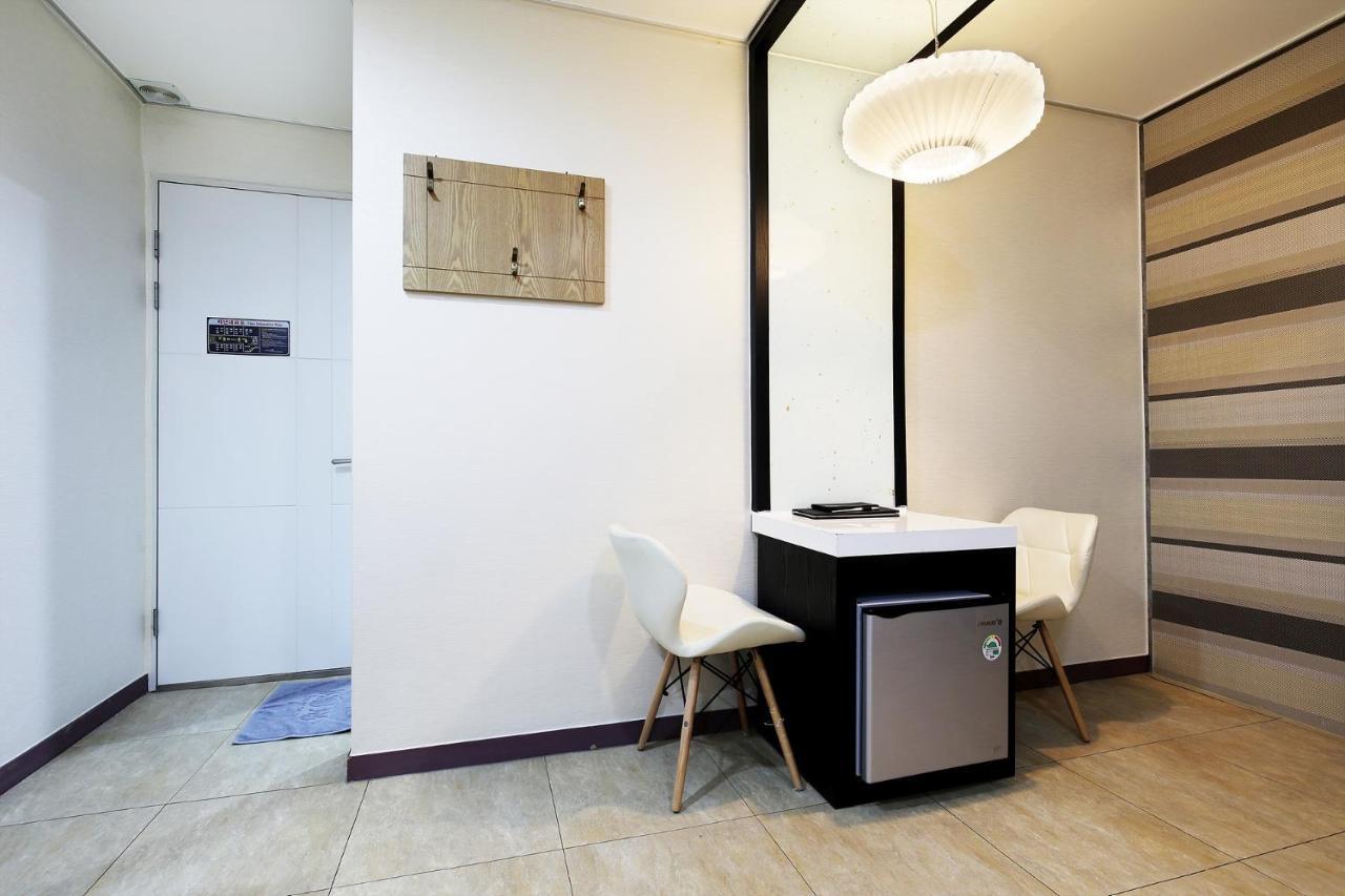 White Tourist Hotel Jeonju Extérieur photo
