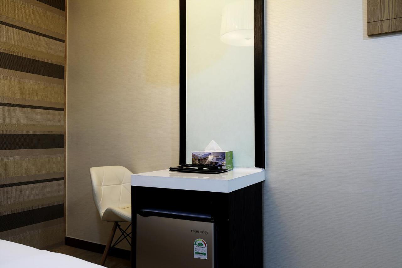 White Tourist Hotel Jeonju Extérieur photo