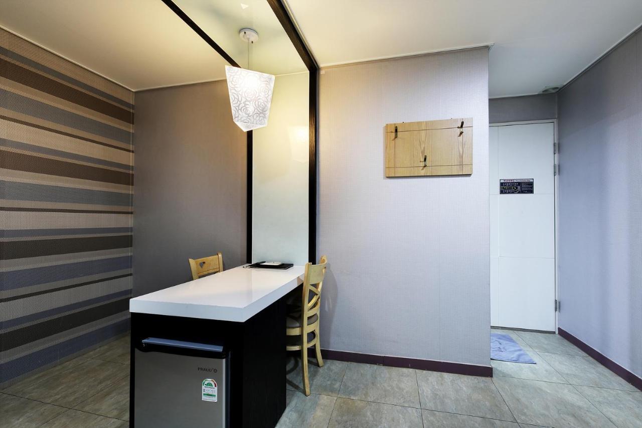 White Tourist Hotel Jeonju Extérieur photo