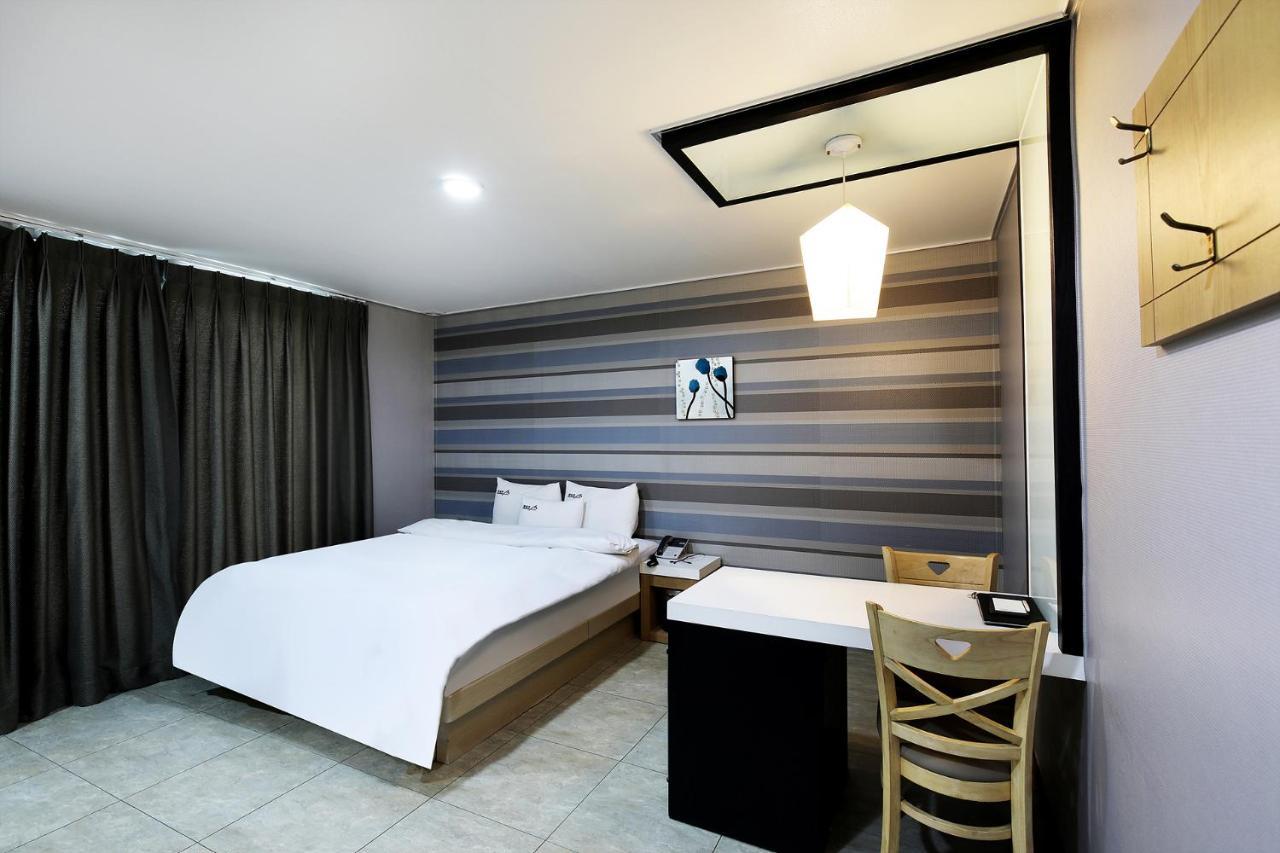 White Tourist Hotel Jeonju Extérieur photo