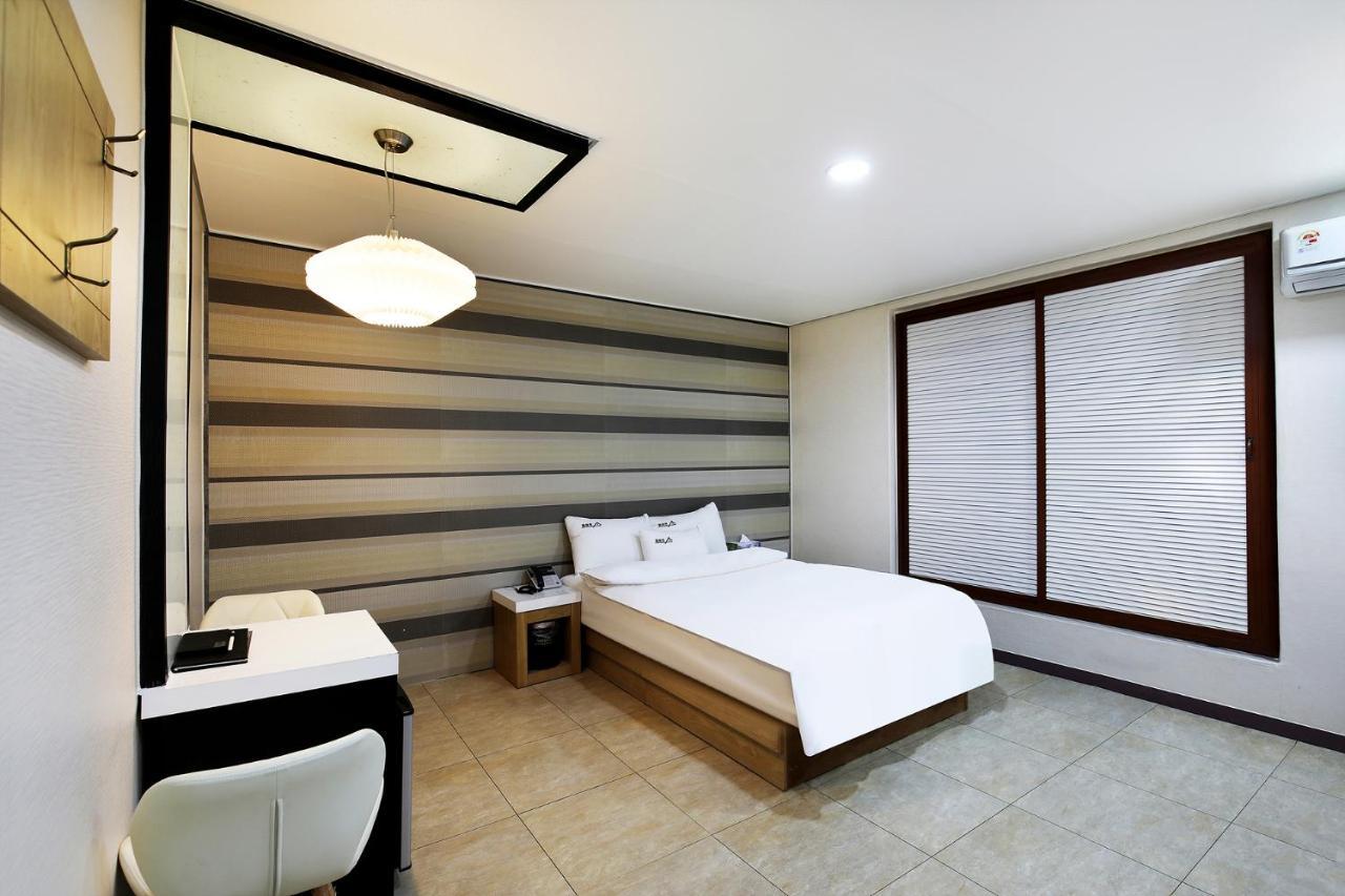 White Tourist Hotel Jeonju Extérieur photo