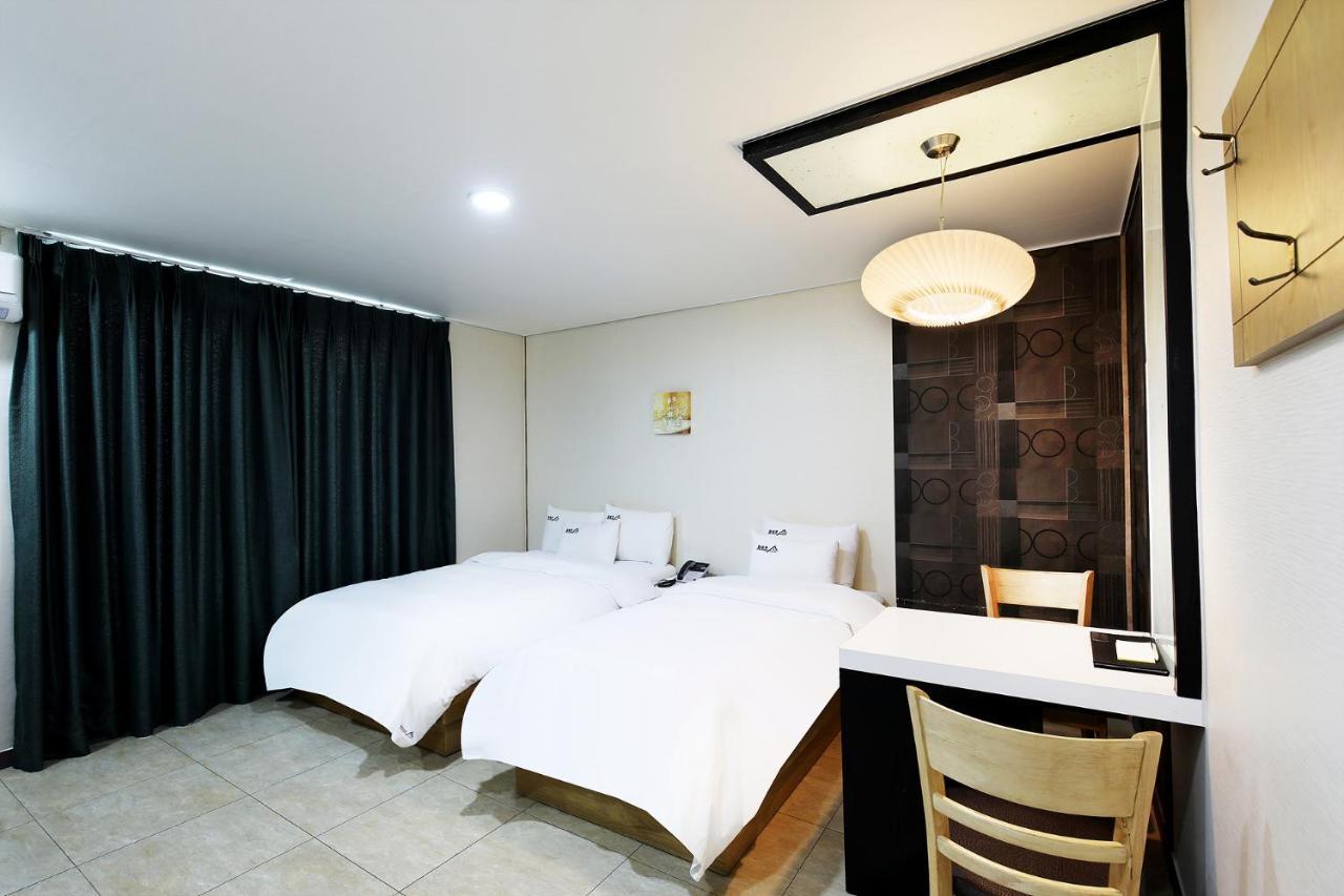 White Tourist Hotel Jeonju Extérieur photo