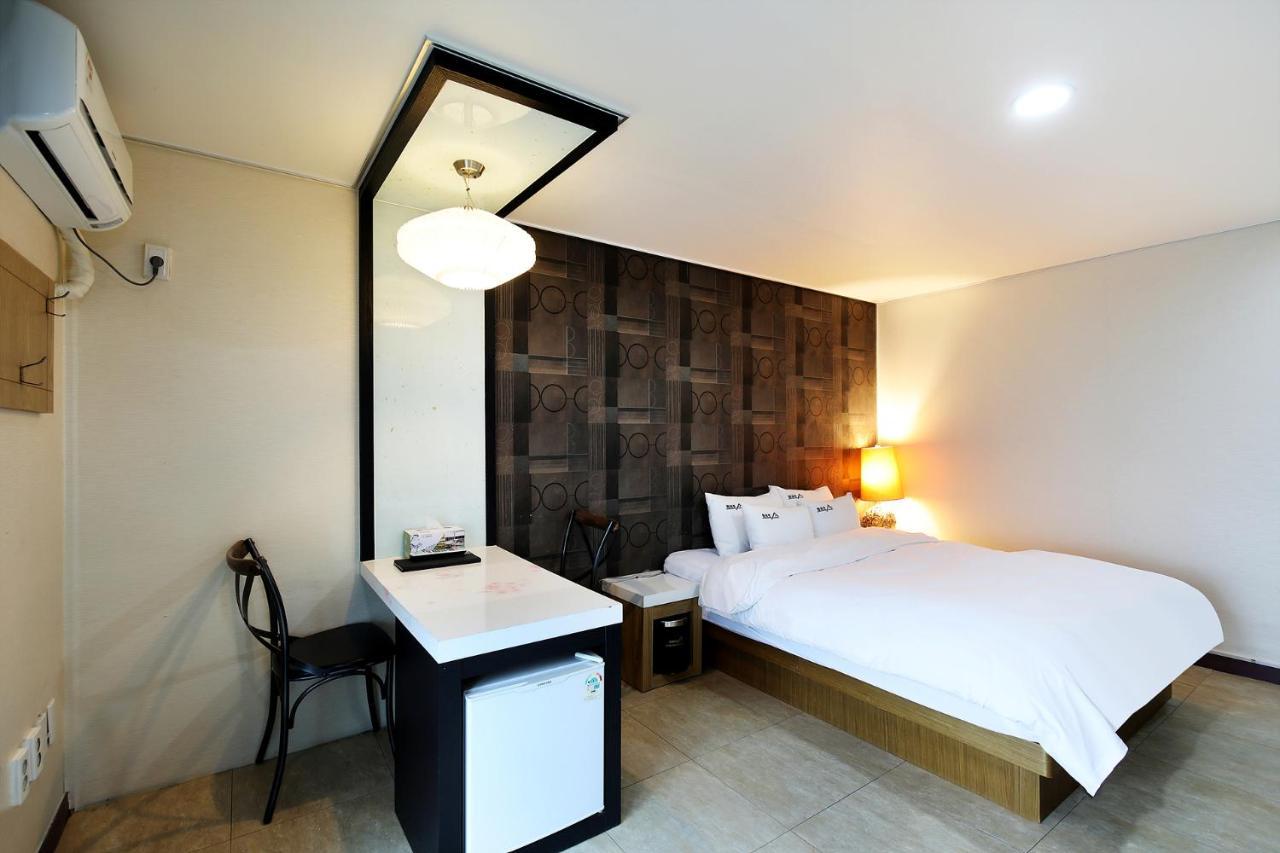 White Tourist Hotel Jeonju Extérieur photo