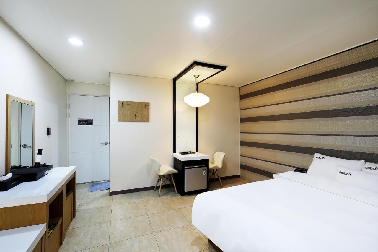 White Tourist Hotel Jeonju Extérieur photo