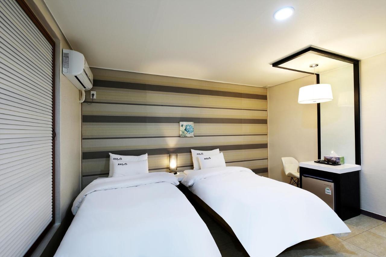 White Tourist Hotel Jeonju Extérieur photo