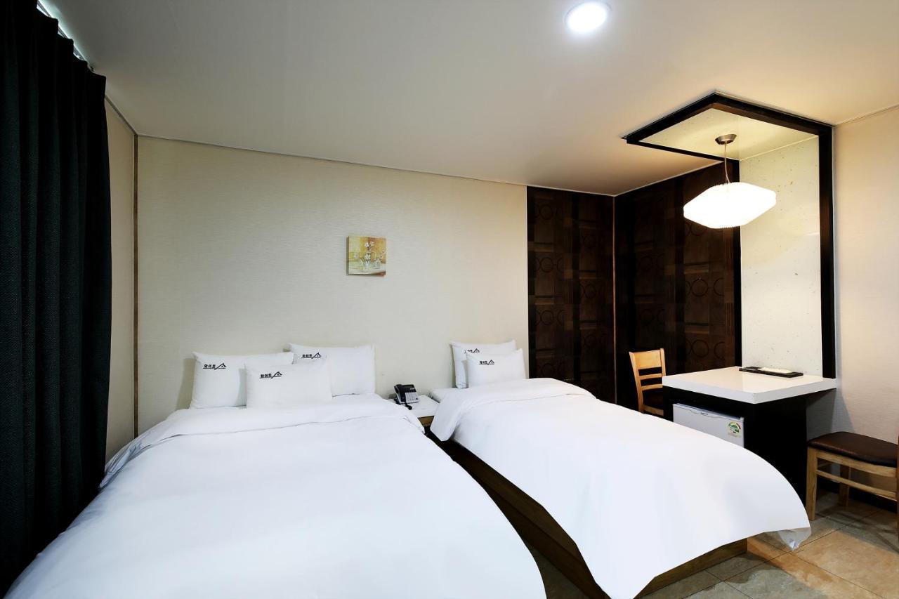 White Tourist Hotel Jeonju Extérieur photo