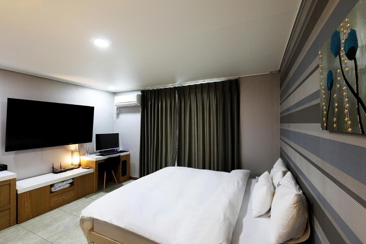 White Tourist Hotel Jeonju Extérieur photo