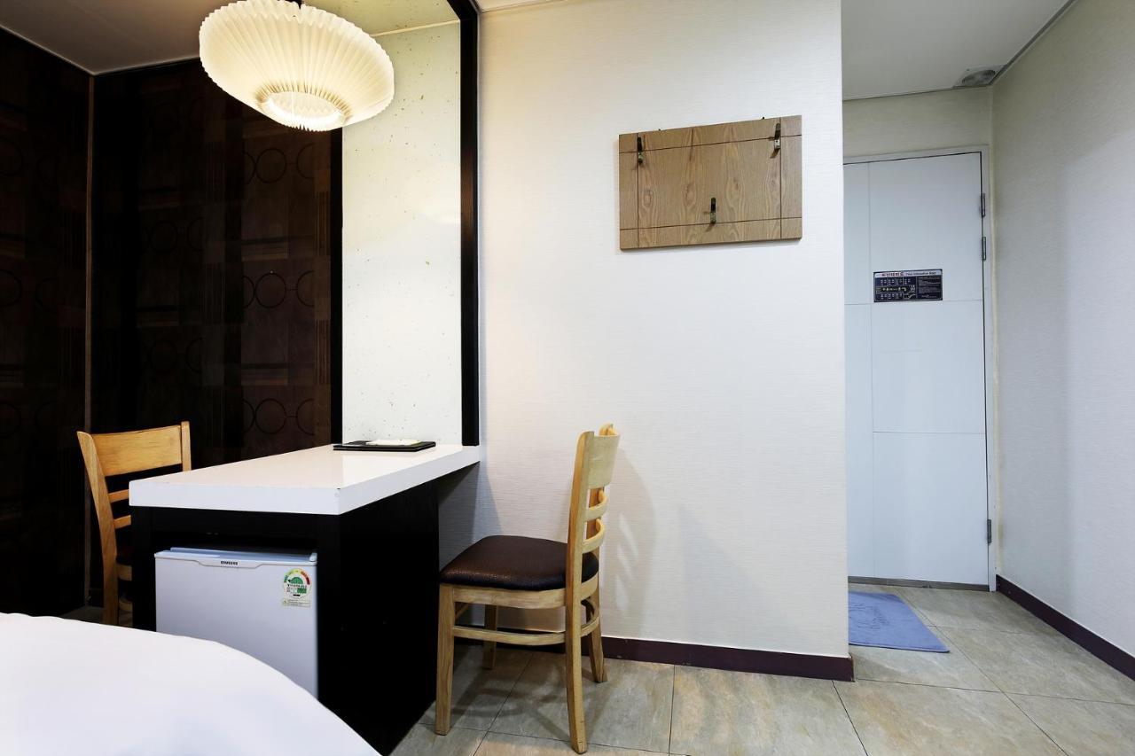 White Tourist Hotel Jeonju Extérieur photo