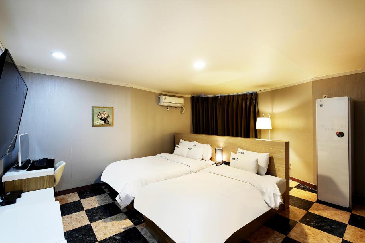 White Tourist Hotel Jeonju Extérieur photo