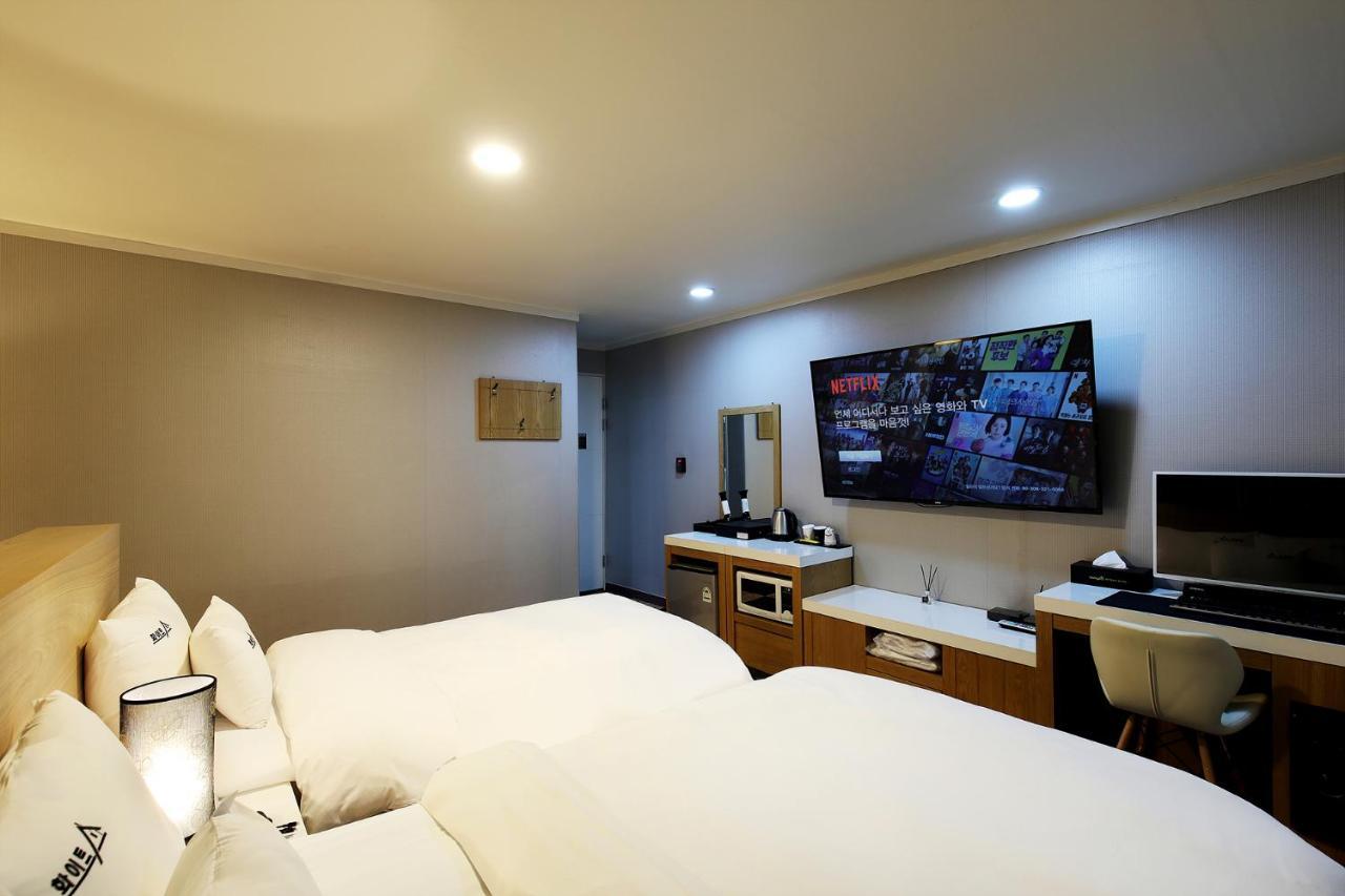 White Tourist Hotel Jeonju Extérieur photo