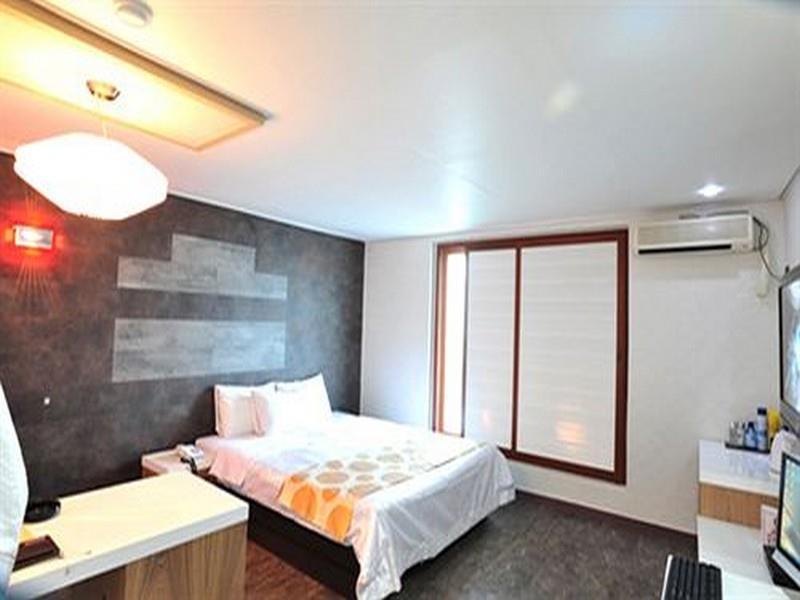 White Tourist Hotel Jeonju Extérieur photo