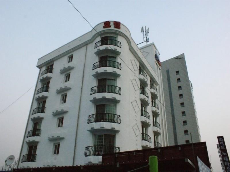 White Tourist Hotel Jeonju Extérieur photo