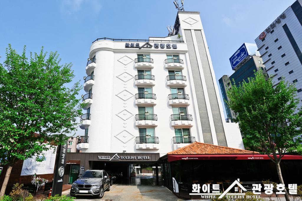 White Tourist Hotel Jeonju Extérieur photo