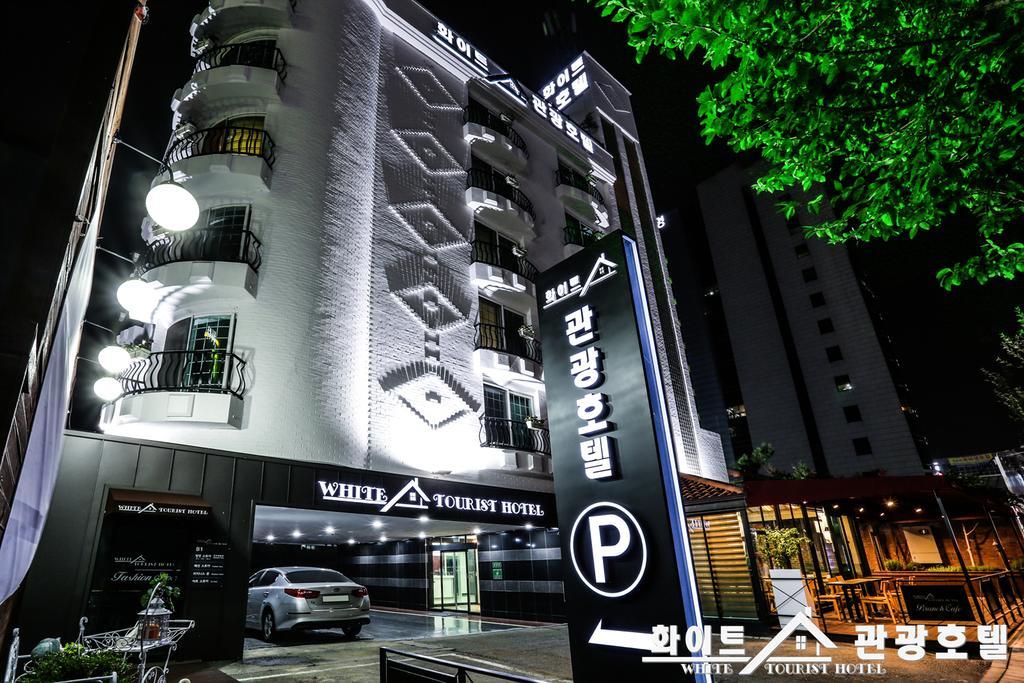 White Tourist Hotel Jeonju Extérieur photo