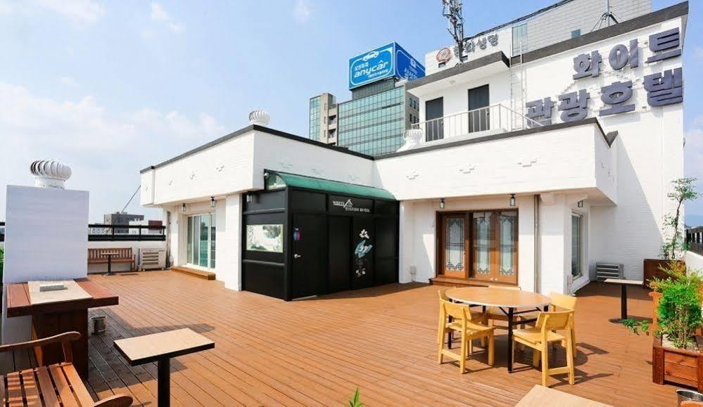 White Tourist Hotel Jeonju Extérieur photo