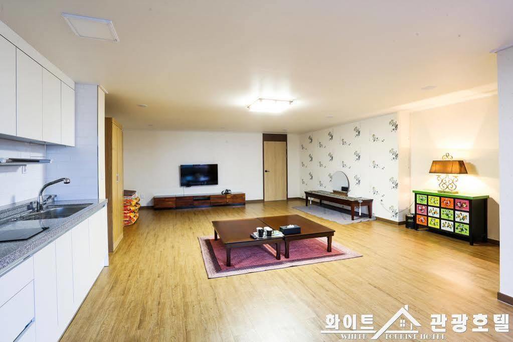White Tourist Hotel Jeonju Extérieur photo